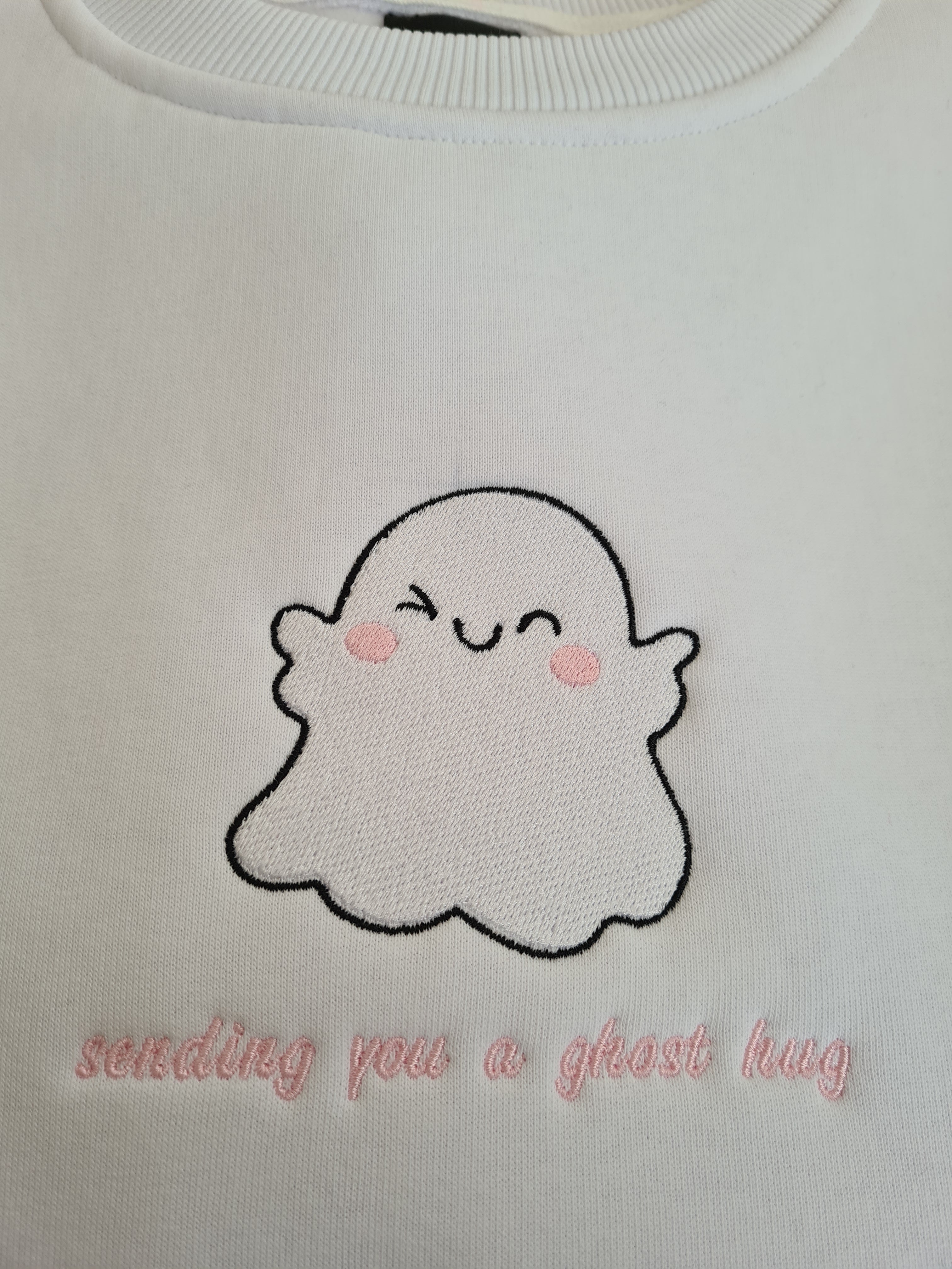 Ghost hug - Besticktes Sweatshirt