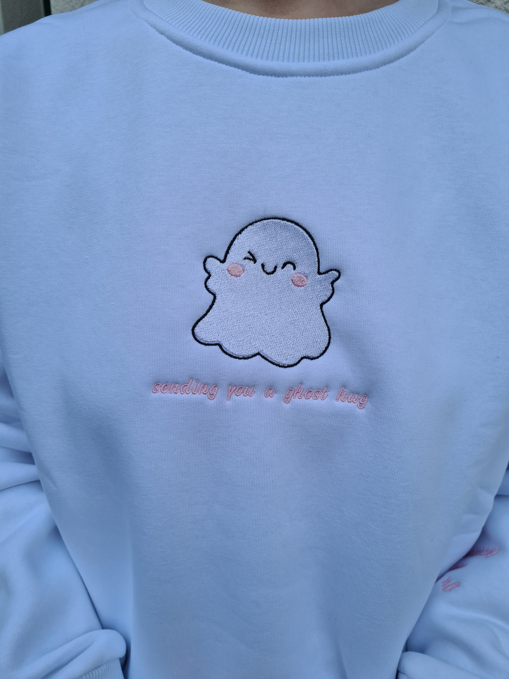 Ghost hug - Besticktes Sweatshirt