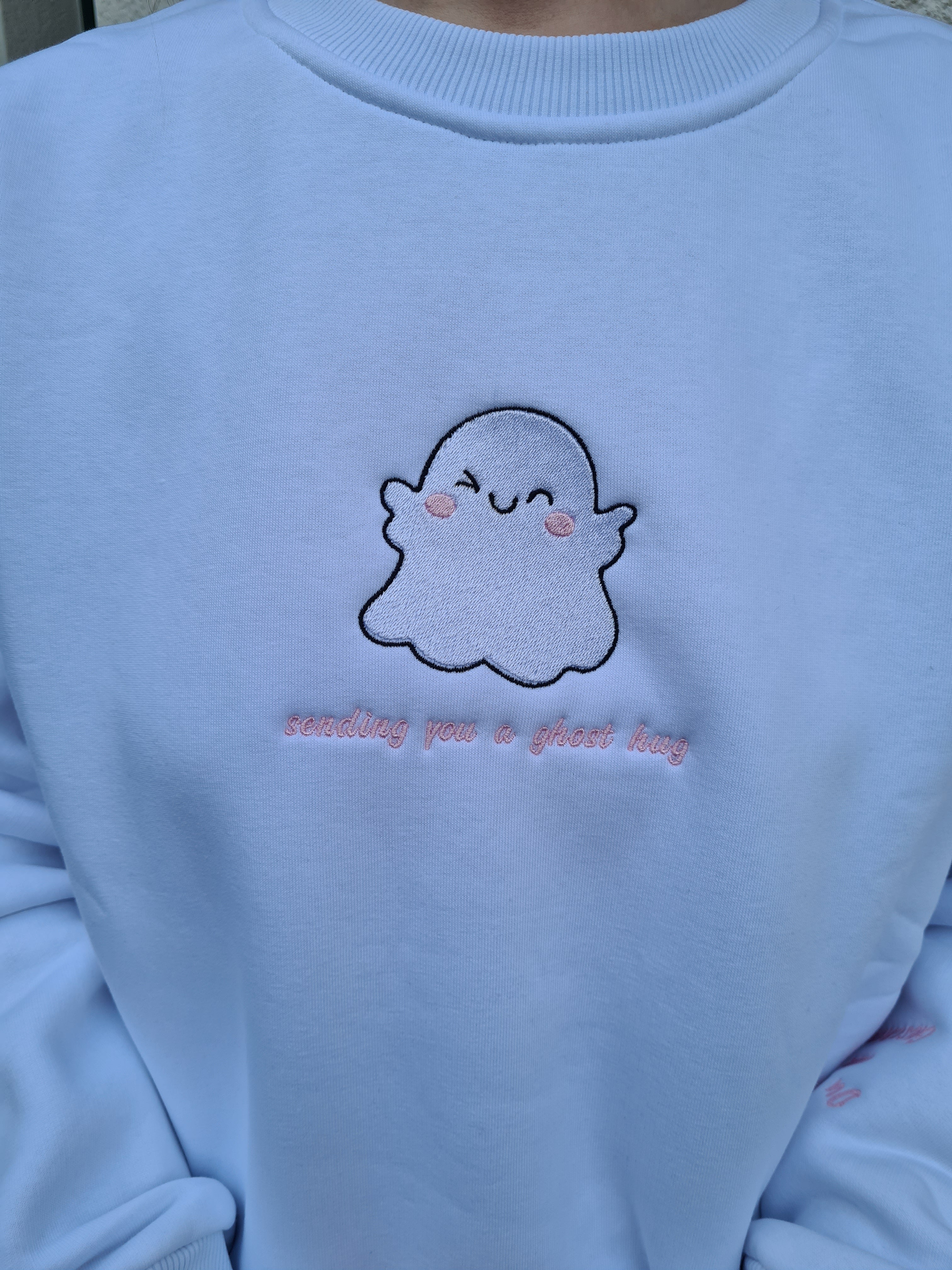 Ghost hug - Besticktes Sweatshirt