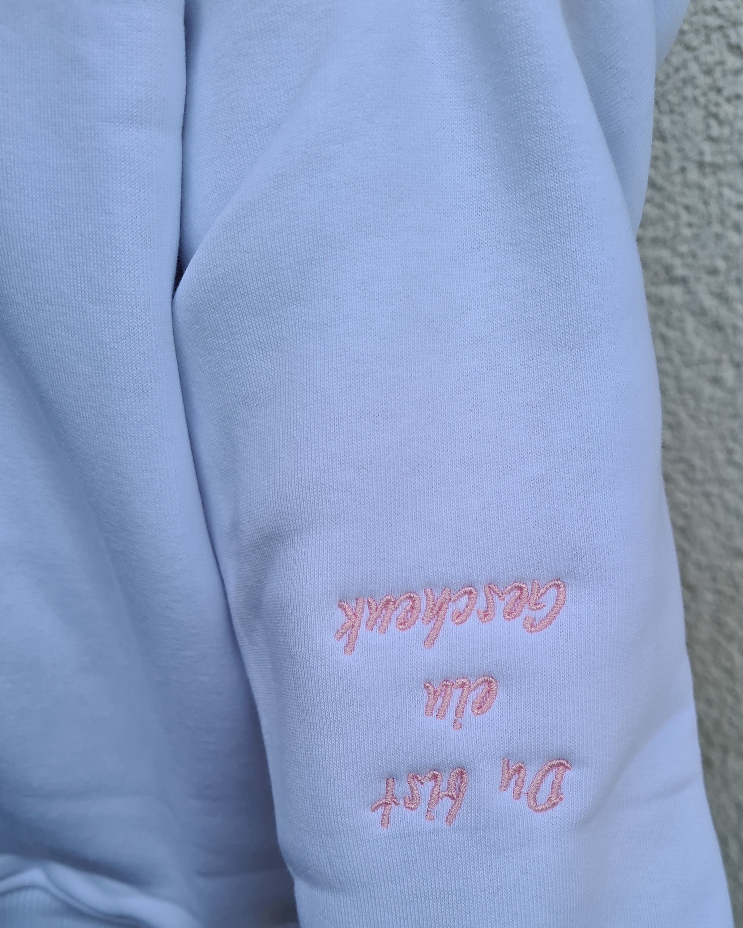 Ghost hug - Besticktes Sweatshirt