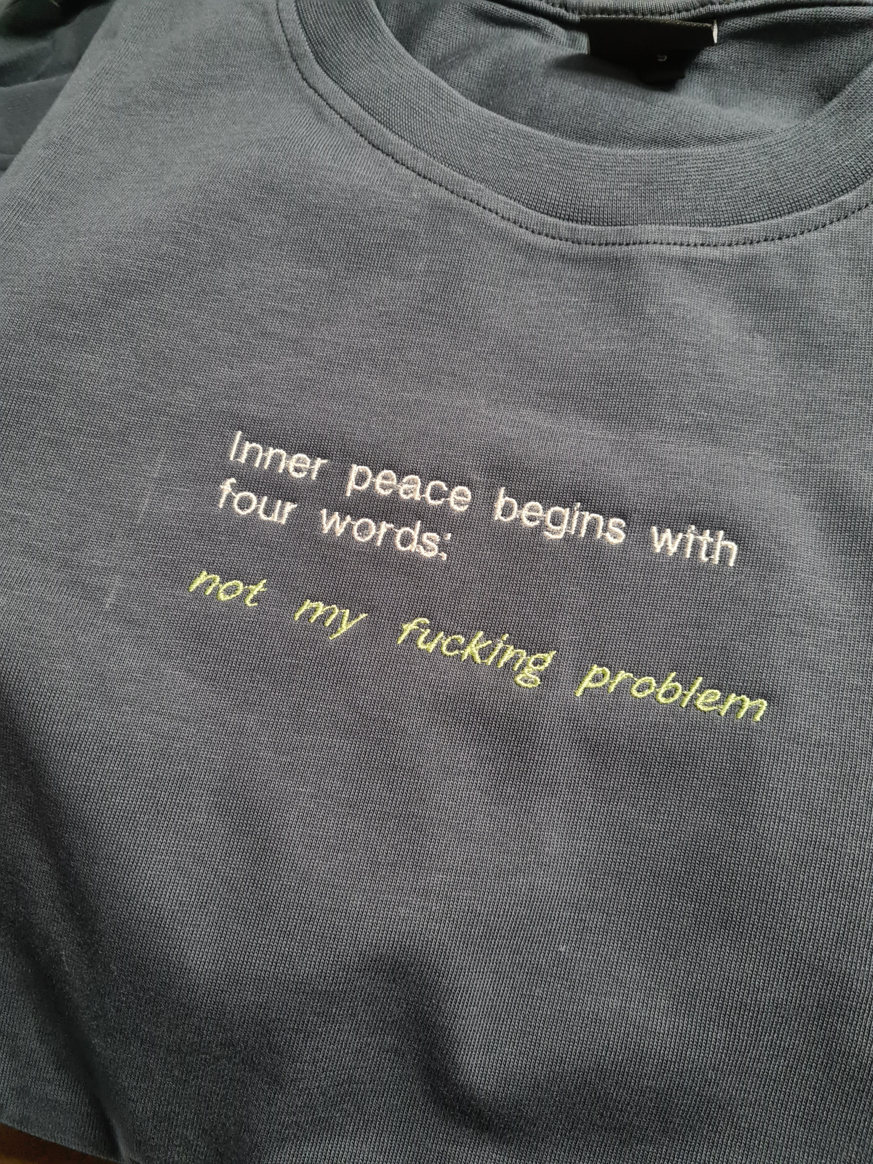 Inner peace - Besticktes T-Shirt