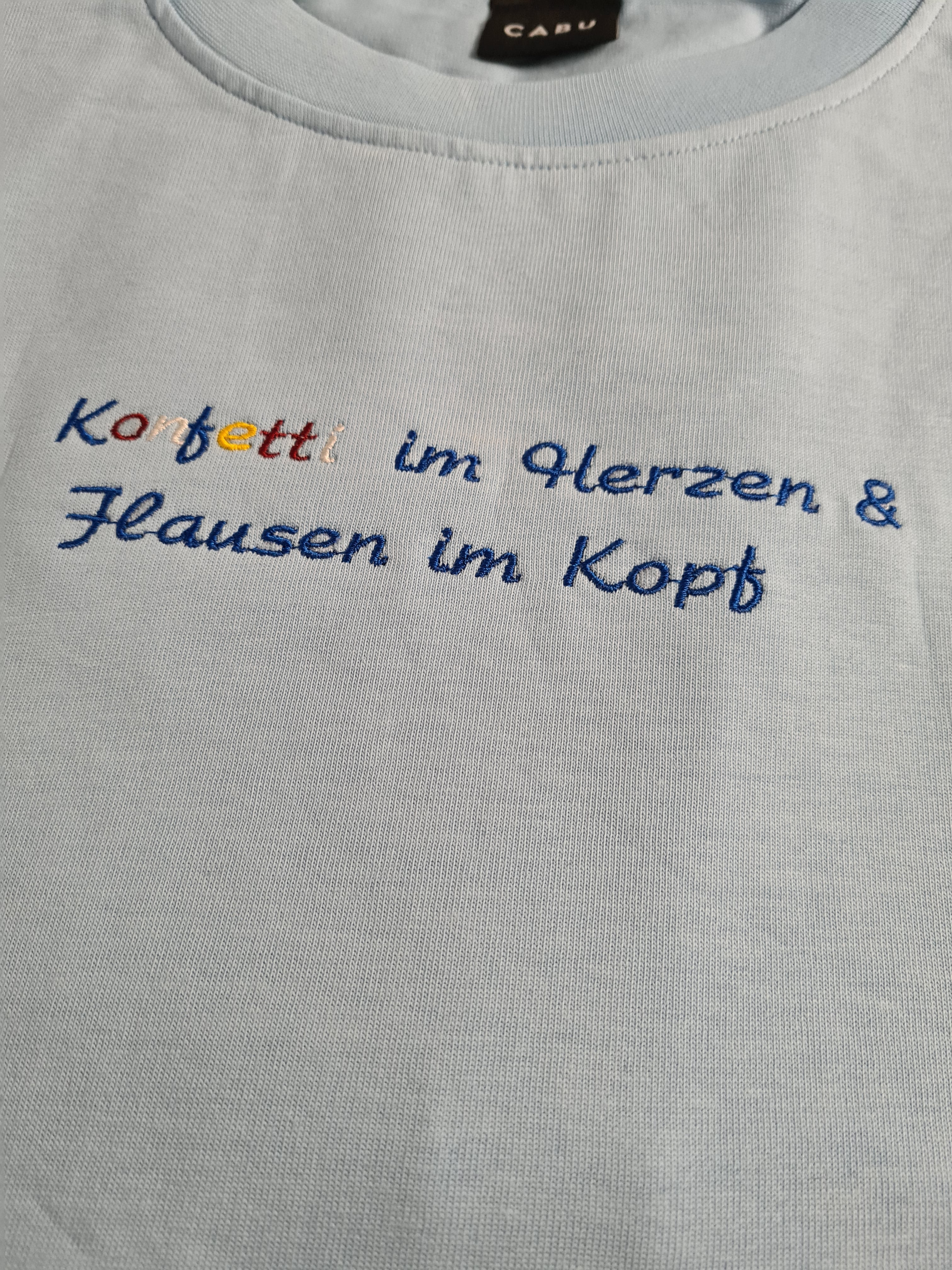 Konfetti im Herzen - Besticktes T-Shirt