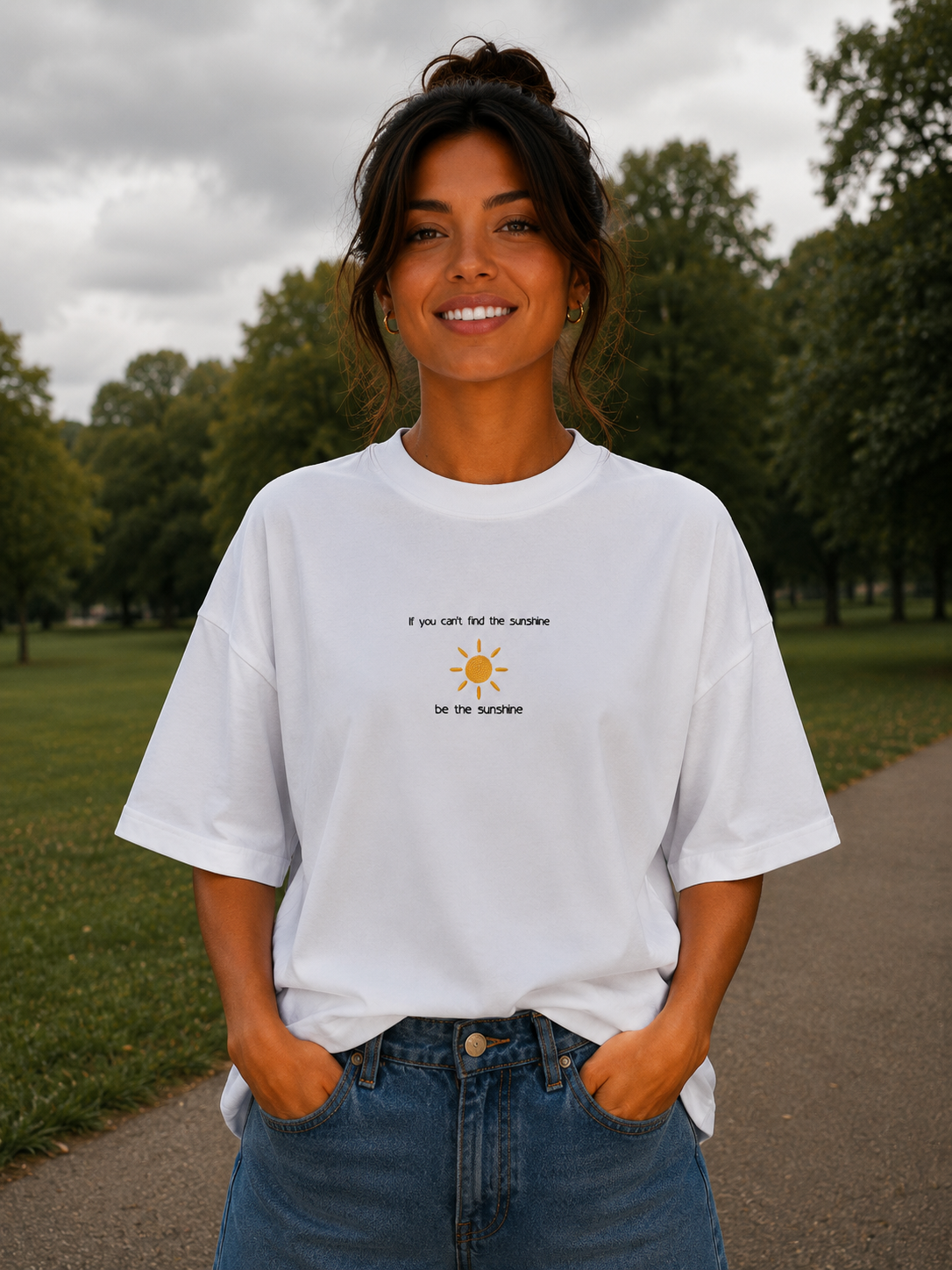 Be the sunshine - Besticktes T-Shirt