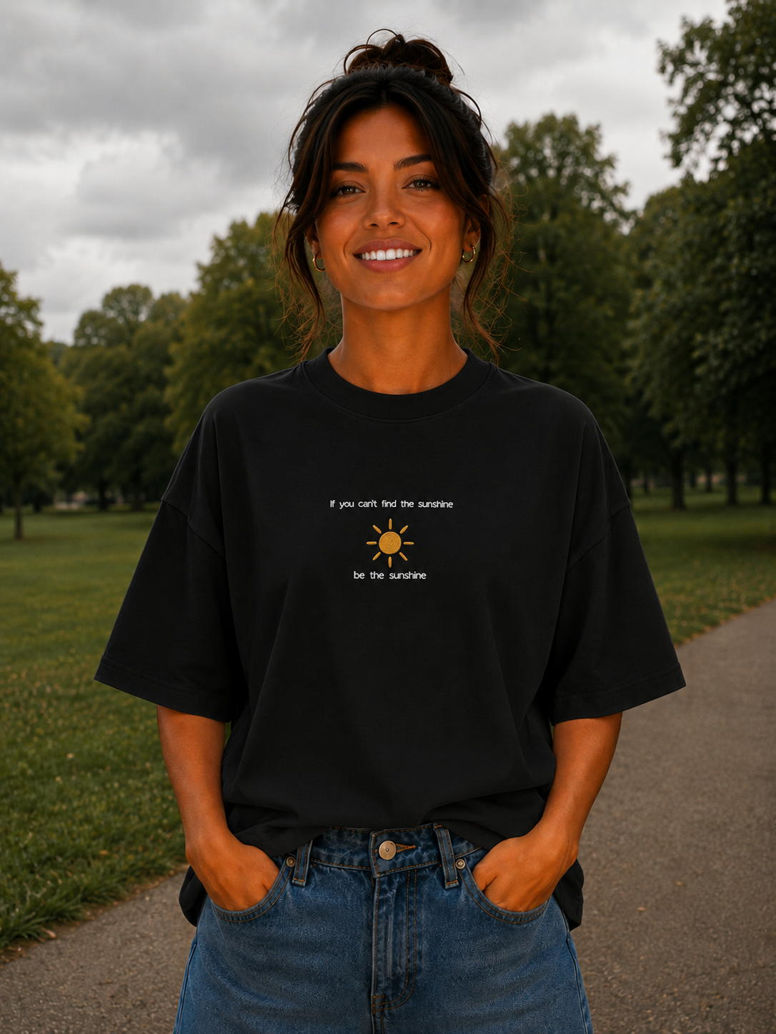 Be the sunshine - Besticktes T-Shirt