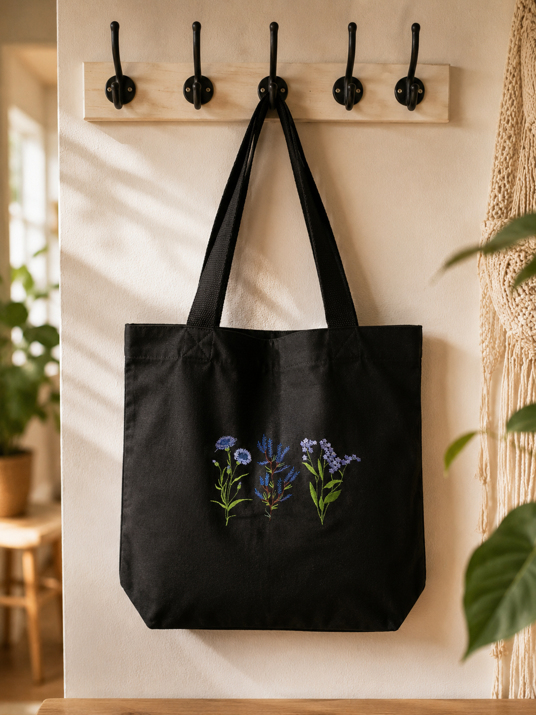 Umhängetasche mit blauen Wildblumen